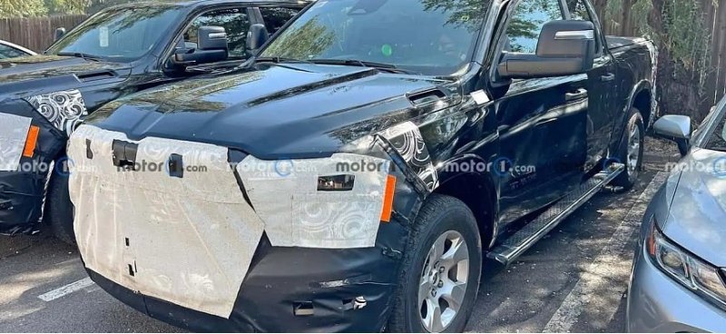 Пикап Ram 1500 Facelift 2025 года без камуфляжа…