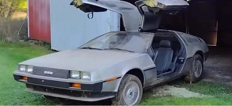 Спорткар DeLorean DMC-12 1981 года из «Назад в…