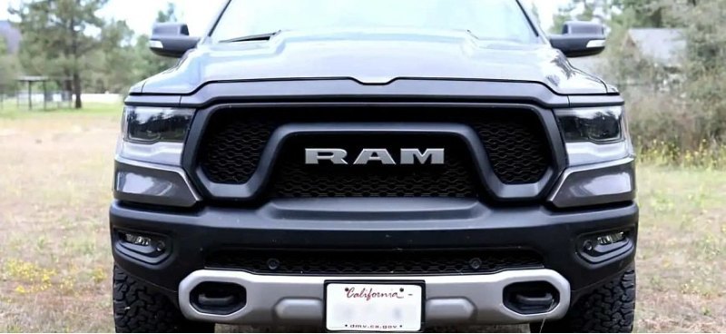 Владелец огромного Ram 1500 Rebel EcoDiesel не…