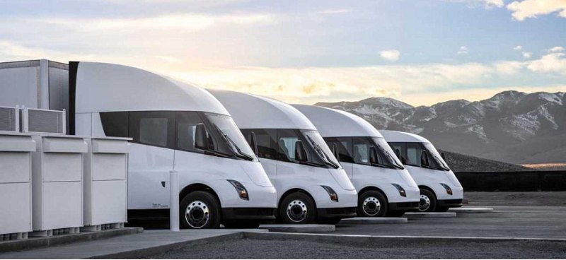 Электрический грузовик Tesla Semi оказался лучшим…