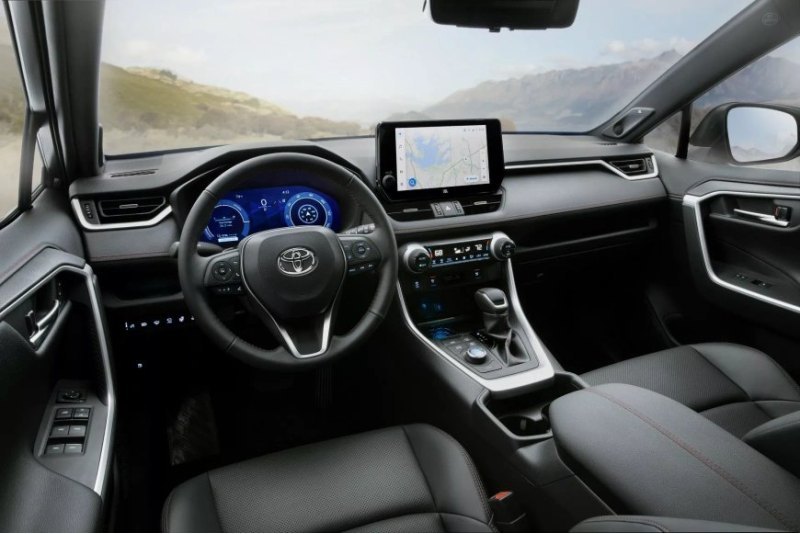 Версия RAV4 Prime XSE имеет вертикальные…