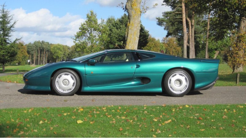 Jaguar XJ220 в свое время конкурировал с Ferrari…