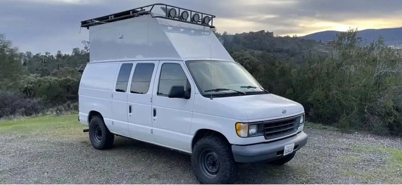 У этого кемпера Ford Cargo Van Camper, пожалуй,…