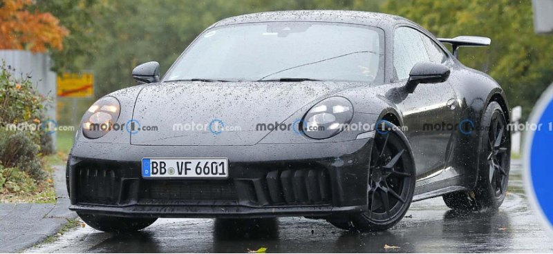 На тестах замечена обновленная версия Porsche 911…