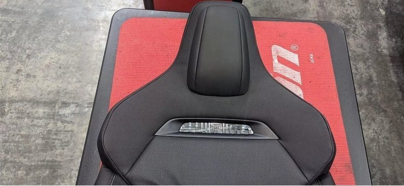 Новые массивные спортивные сиденья Tesla…