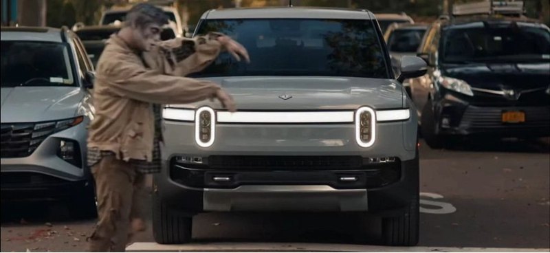 Обновление SpoOoOoky Rivian превращает пешеходов…
