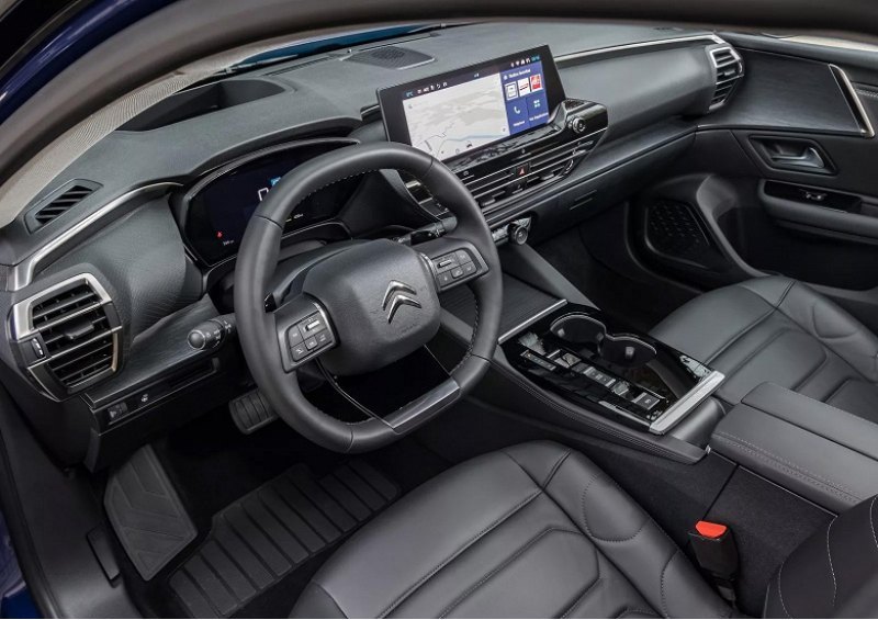 Оснащен Citroen C5 X климат-контролем на две…