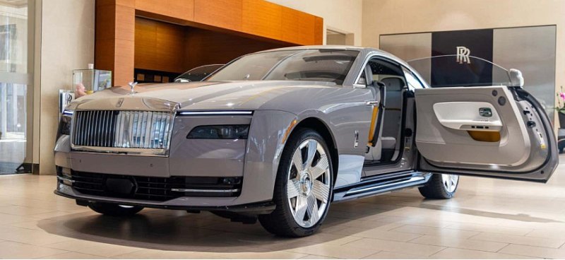 Чтобы получить первый в США Rolls-Royce Spectre,…
