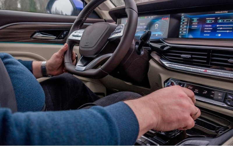 Водитель становится единым целым с автомобилем,…