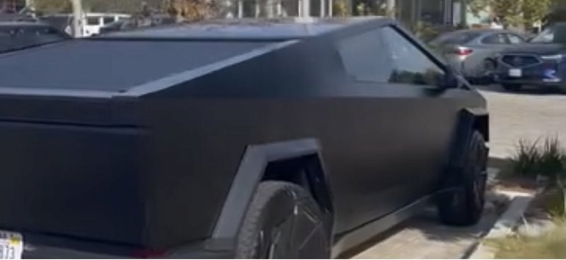 Электрический Tesla Cybertruck появился с…