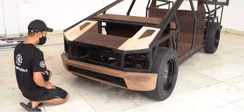 Эта деревянная копия Tesla Cybertruck выглядит…