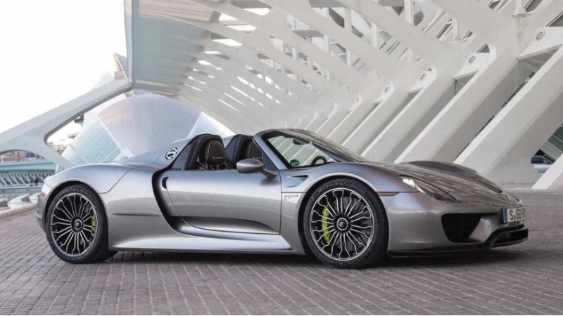 Далее у нас есть Bugatti Veyron. Этот зверь…