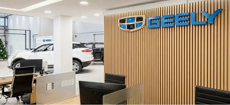 Эксперт «За рулем» проехал по автосалонам Geely и…