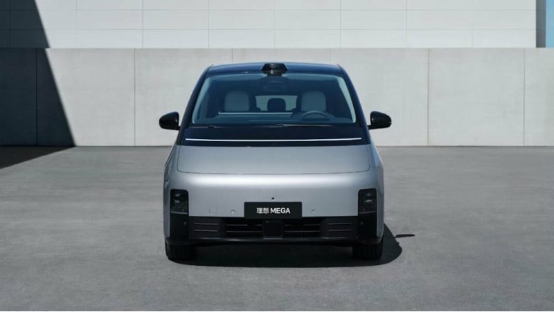 Li Auto Mega достался футуристичный дизайн с…