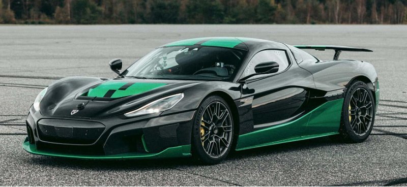 Смотрите, как гиперкар Rimac Nevera едет задним…