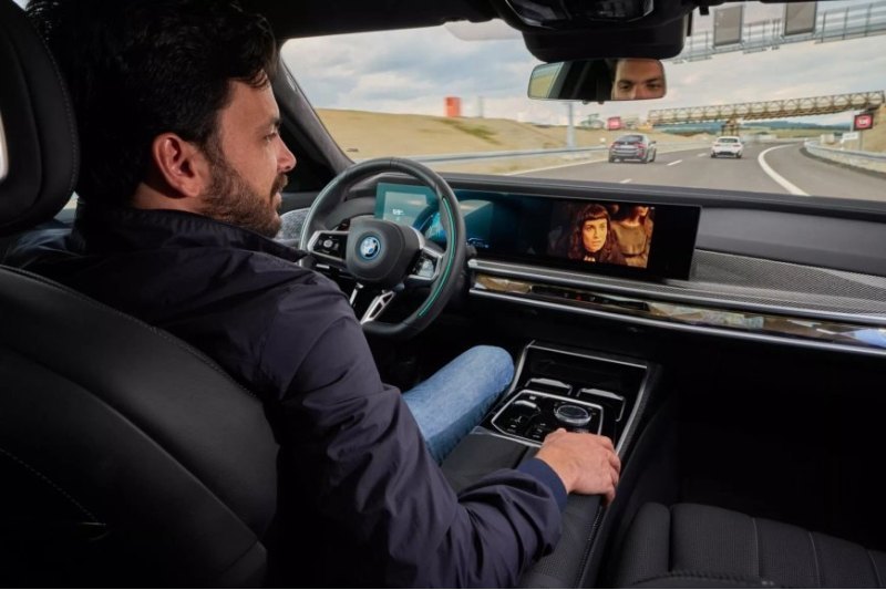 И в отличие от автономной системы Mercedes,…