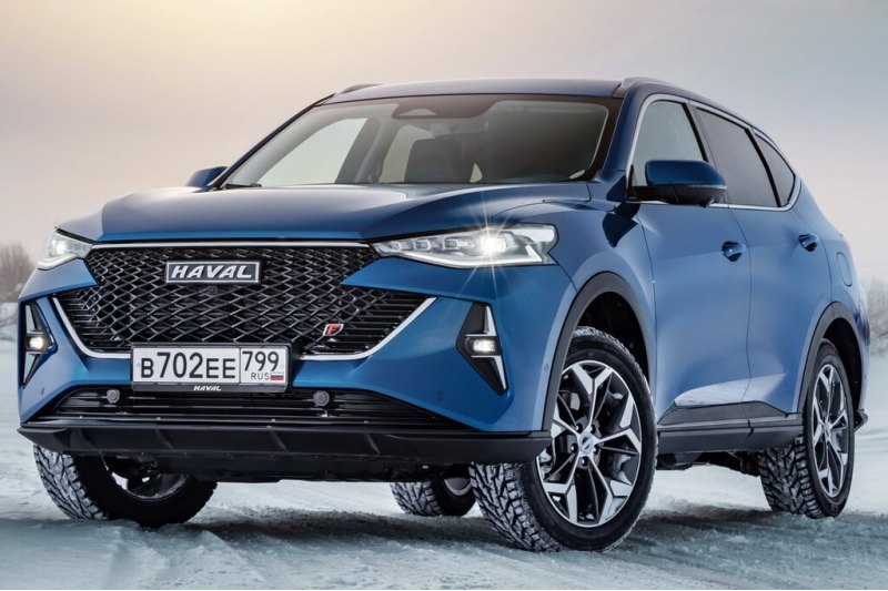Напротив, среднеразмерный кроссовер Haval F7…