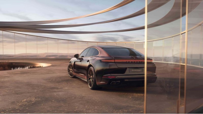 Компания Porsche провела сегодня мировую премьеру…