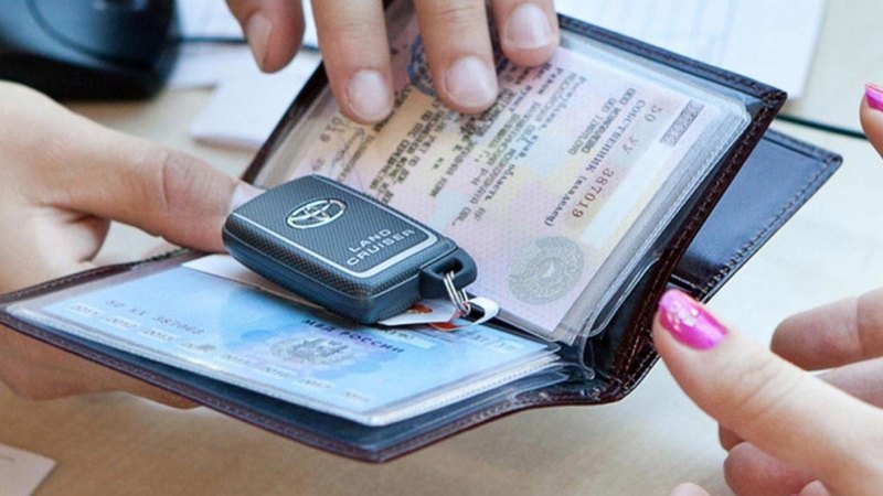 В поправках предлагают штрафовать водителей,…