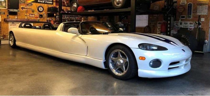 На аукционе продается 7,6-метровый Dodge Viper за…
