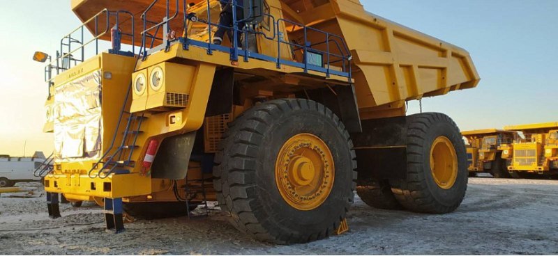 БЕЛАЗ начал испытания 180-тонного карьерного…