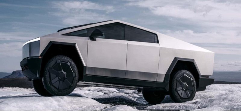 Блогер MKBHD отметил огромный багажник Tesla…