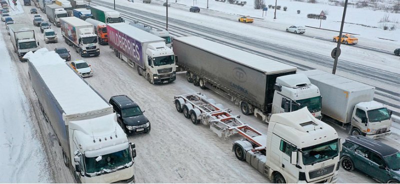«АвтоВзгляд» выяснил, зачем дальнобойщики в…