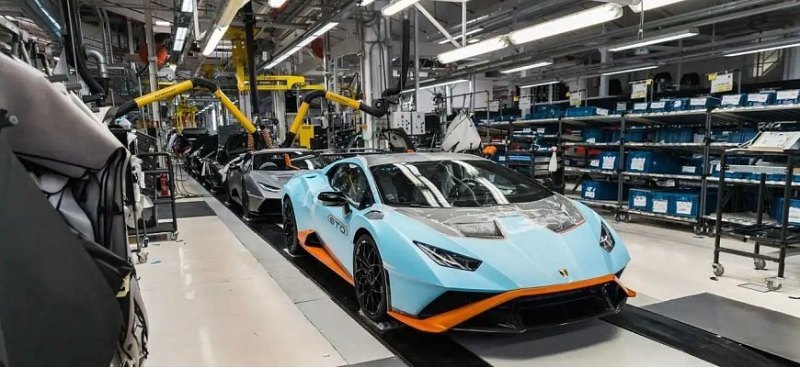 Сотрудники Lamborghini стали работать меньше, а…