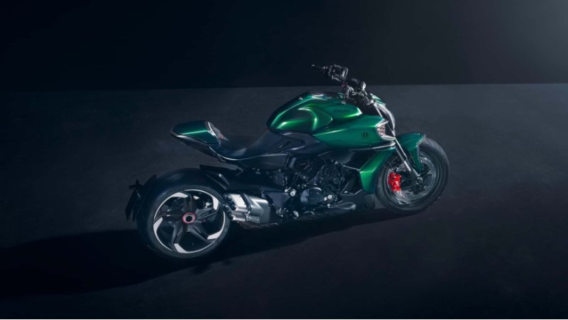 Последняя модель компании Bentley с двигателем…