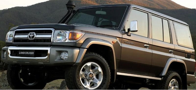 В Россию привезли новые внедорожники Toyota Land…