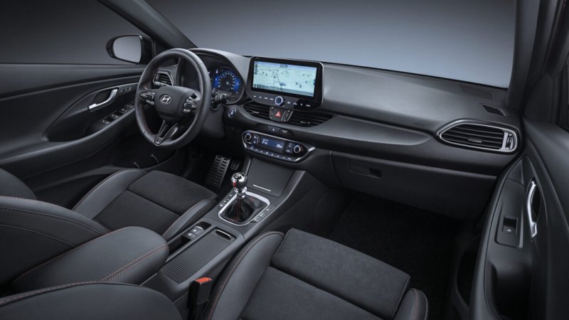 В более дорогих Hyundai i30 появляются оптика на…
