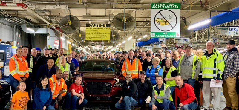 Компания Chrysler прекращает продажи бензиновой…