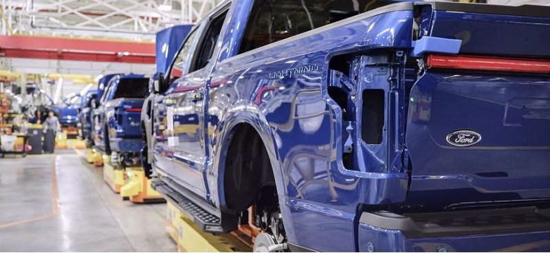 Ford сократил производство пикапа F-150 Lightning…