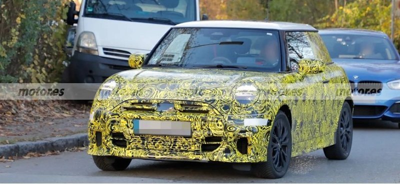 MINI Cooper S John Cooper Works 2025 года показал…