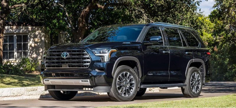 Дилеры привезли в Россию 3-рядный рамник Toyota…