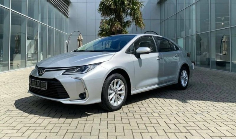 В России также продаются седаны Toyota Corolla.…