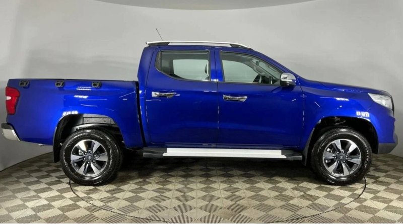 На четвертой строчке располагается пикап Changan…