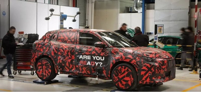 Компания Alfa Romeo представила электрический…