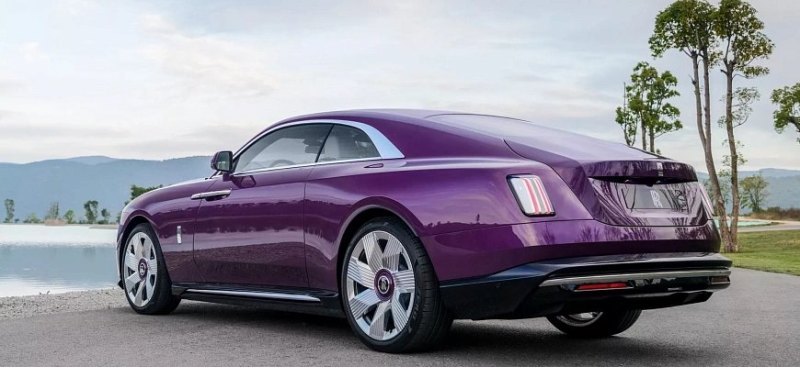 Rolls-Royce отзывает 107 электромобилей Spectre…