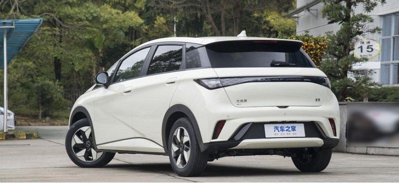 В Китае представлен дальнобойный BYD Dolphin…