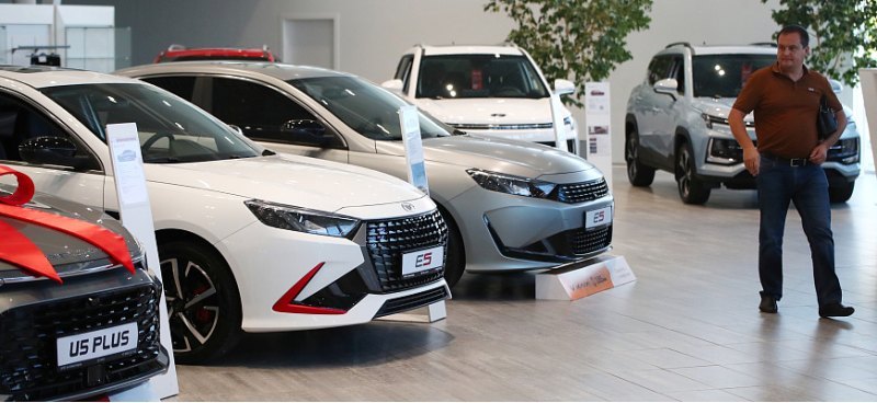 В России выросли продажи новых автомобилей на 62%…