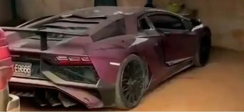 Редкий суперкар Lamborghini найден в джунглях…