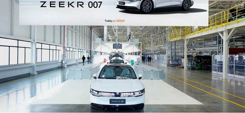 Zeekr выпустил в Китае 10-тысячный электроседан…