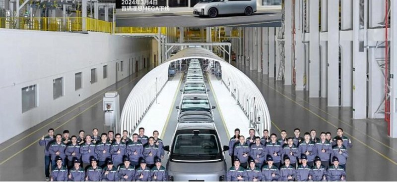 Первый минивэн от популярного в РФ бренда Li Auto…