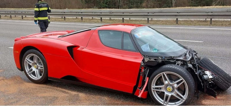 Кто-то угробил дорогущий Ferrari Enzo, двигаясь…