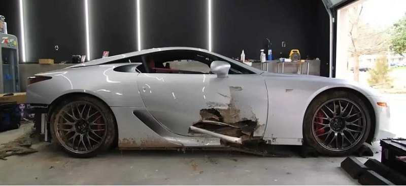 Восстановление разбитого Lexus LFA может стоить…