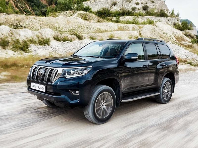 Пятым стал японский внедорожник Toyota Land…