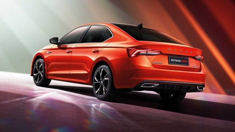 Оснащается Skoda Octavia Pro 1,4-литровым…