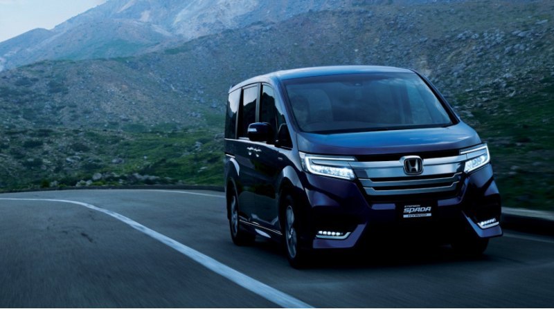 Завершает список семейный автомобиль Toyota Noah,…