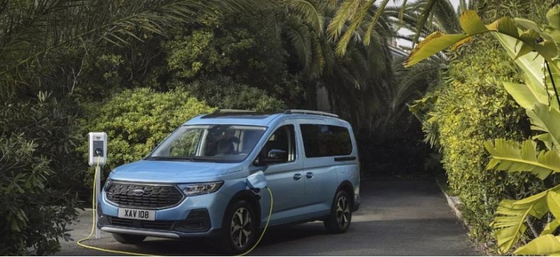 Фургон Ford Tourneo Connect получил гибридную…